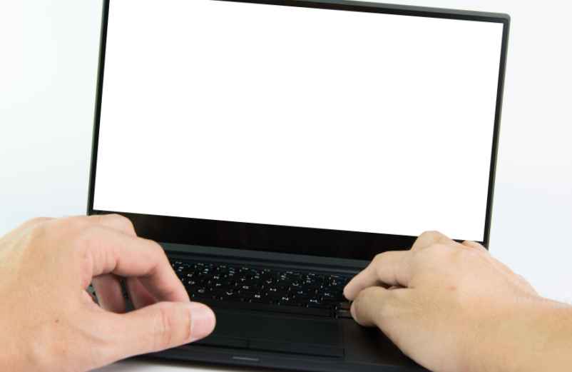 Installer Windows 11 sur un PC non compatible : les risques et limites à connaître-Adaptateur.net