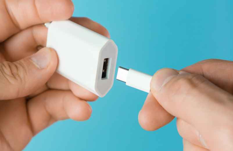Puissance, normes et qualité : les détails qui protègent vos appareils-Adaptateur.net